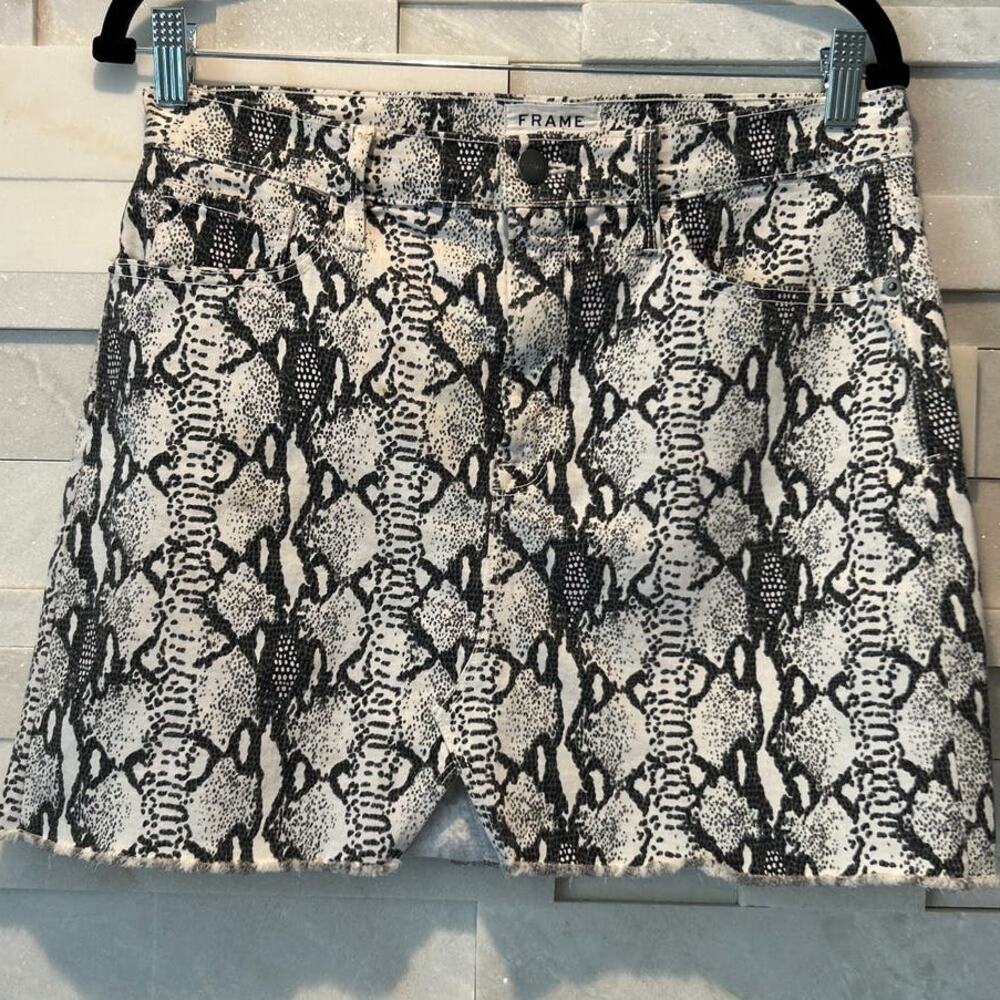 FRAME Le Mini Skirt Cotton Denim Python Snake Animal Print Grey White sz 8/29 - Picture 4 of 9